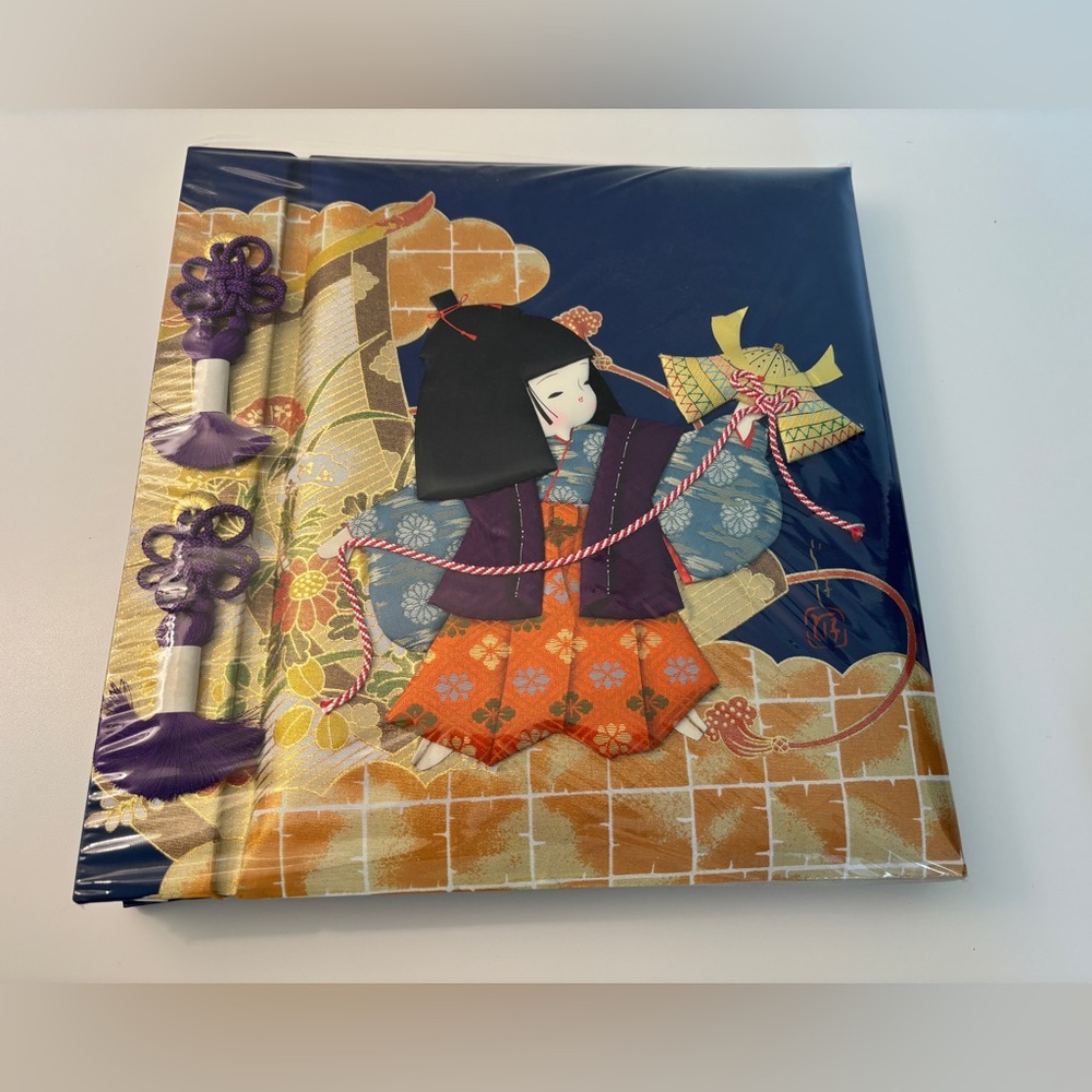 NEW Japanese Photo Album - Traditional Geisha Design with Sticky Pages